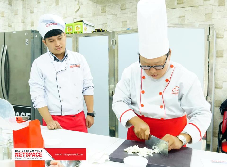 Anh Nhật Anh học Dimsum để bổ sung vào quán trà sữa ở Tiền Giang
