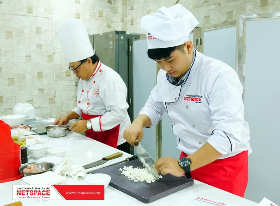Anh Nhật Anh học Dimsum để bổ sung vào quán trà sữa ở Tiền Giang