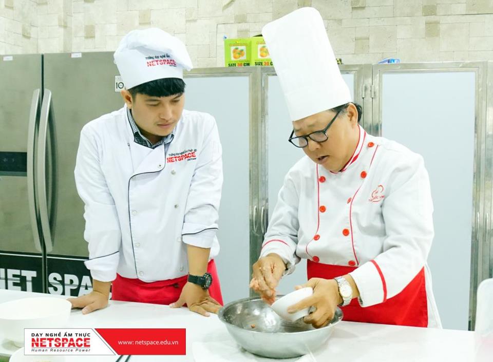 Anh Nhật Anh học Dimsum để bổ sung vào quán trà sữa ở Tiền Giang