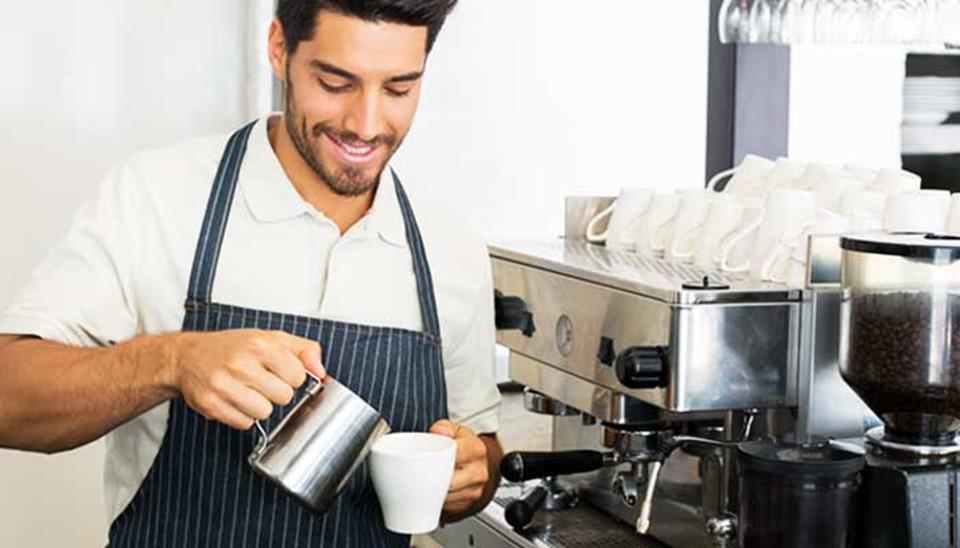 Tuyển nhân viên phục vụ và pha chế làm việc tại COFFEE