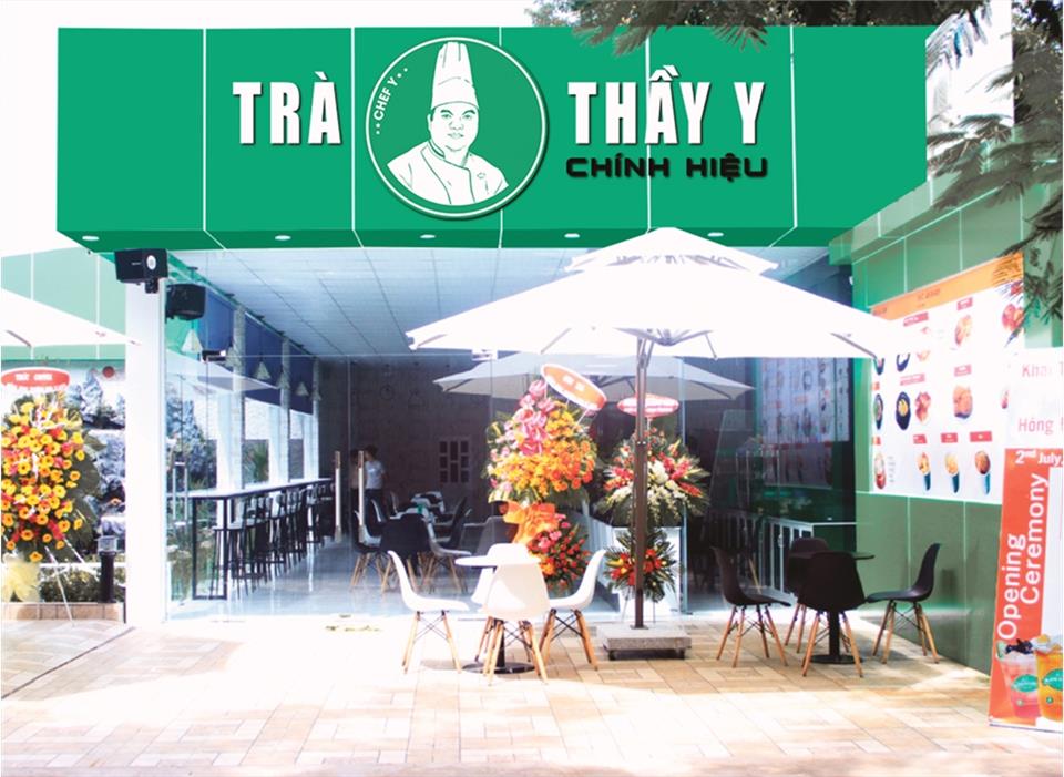 Chị Quyên học bí quyết pha chế Trà sữa của mô hình Trà Thầy Y