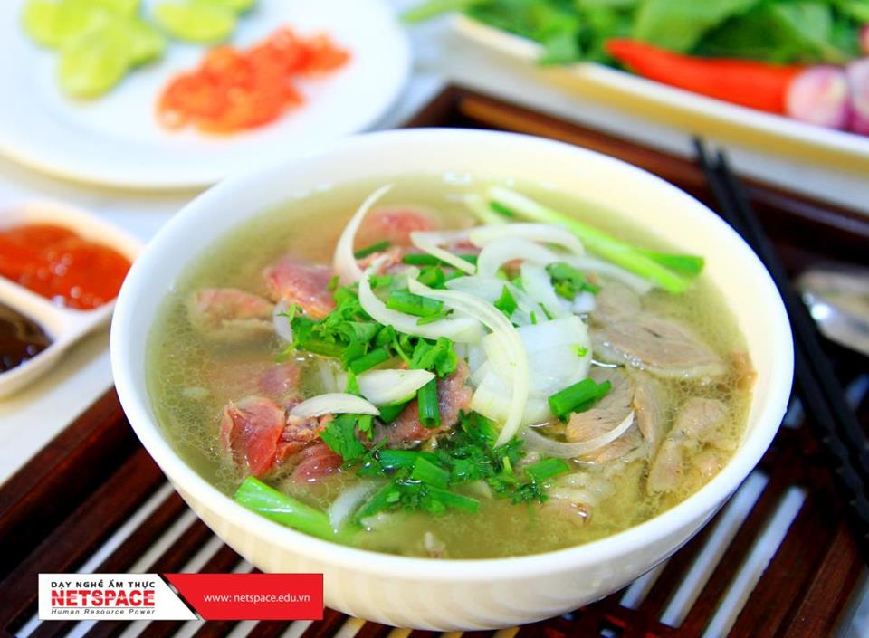Thầy Y hướng dẫn Công nghệ nấu Phở cho chị Thuận kinh doanh tại Mỹ