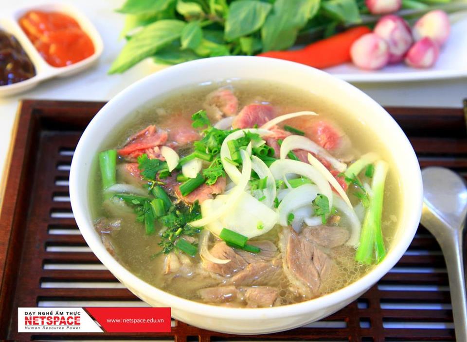 Thầy Y hướng dẫn Công nghệ nấu Phở cho chị Thuận kinh doanh tại Mỹ