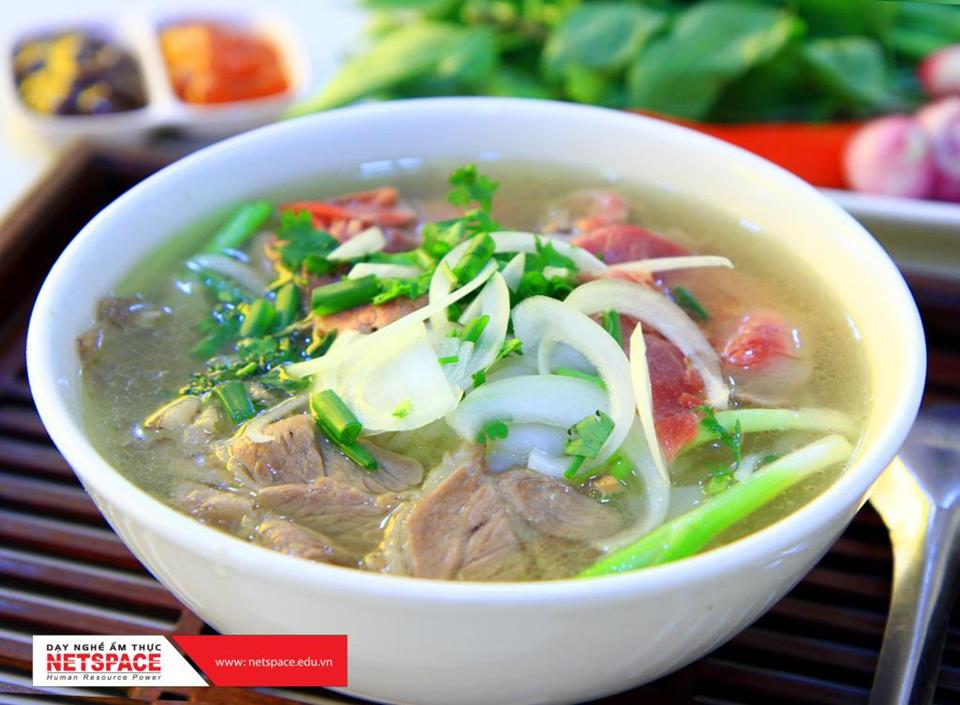 Thầy Y hướng dẫn Công nghệ nấu Phở cho chị Thuận kinh doanh tại Mỹ