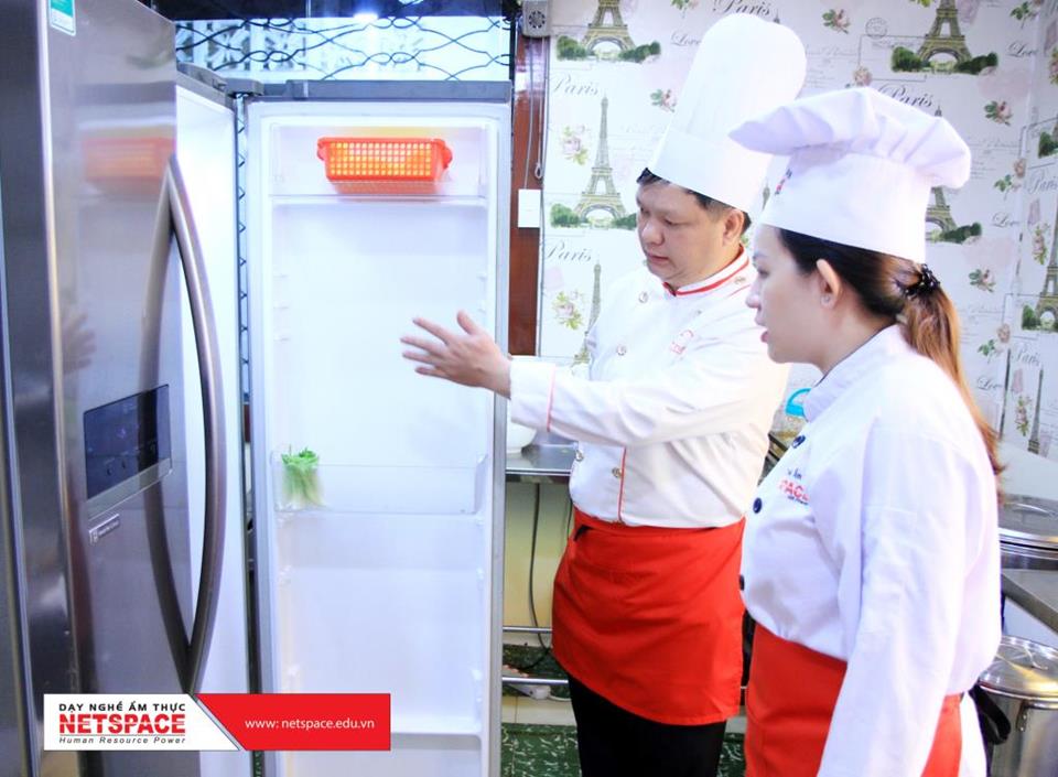 Thầy Y hướng dẫn Công nghệ nấu Phở cho chị Thuận kinh doanh tại Mỹ