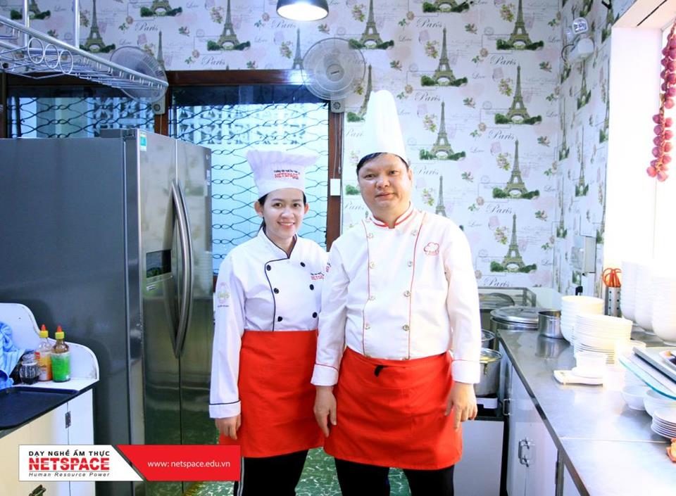 Thầy Y hướng dẫn Công nghệ nấu Phở cho chị Thuận kinh doanh tại Mỹ