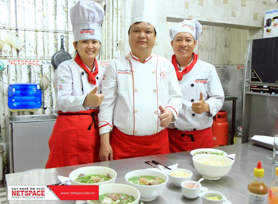 Vợ chồng anh Giao học nấu Phở, Cơm tấm và các món Nhật để kinh doanh