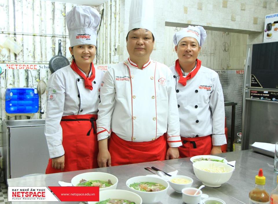 Vợ chồng anh Giao học nấu Phở, Cơm tấm và các món Nhật để kinh doanh