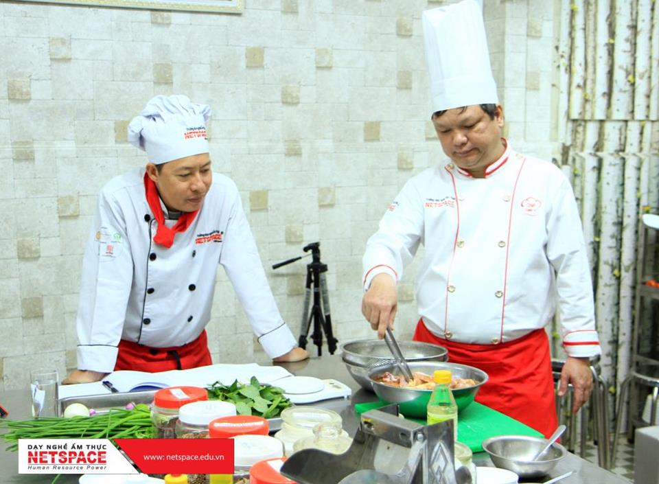 Vợ chồng anh Giao học nấu Phở, Cơm tấm và các món Nhật để kinh doanh