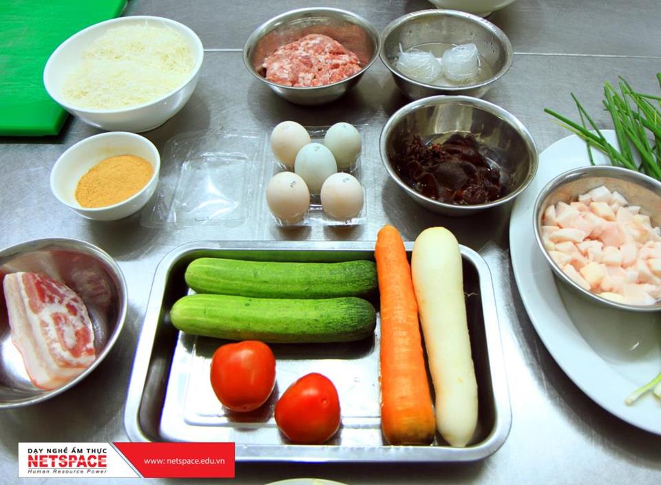 Vợ chồng anh Giao học nấu Phở, Cơm tấm và các món Nhật để kinh doanh
