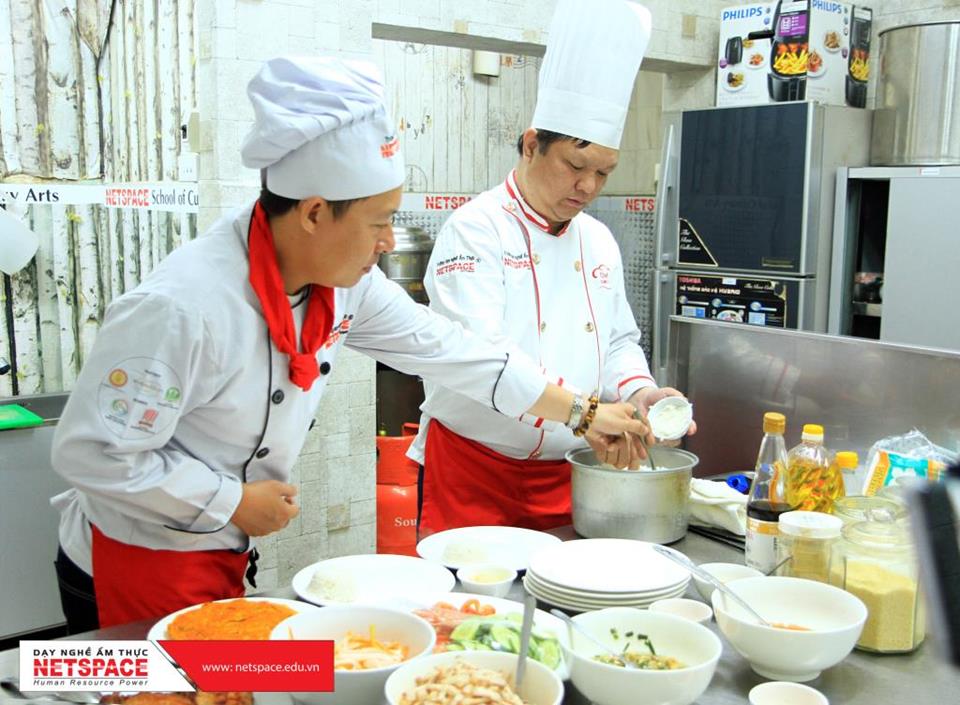 Vợ chồng anh Giao học nấu Phở, Cơm tấm và các món Nhật để kinh doanh