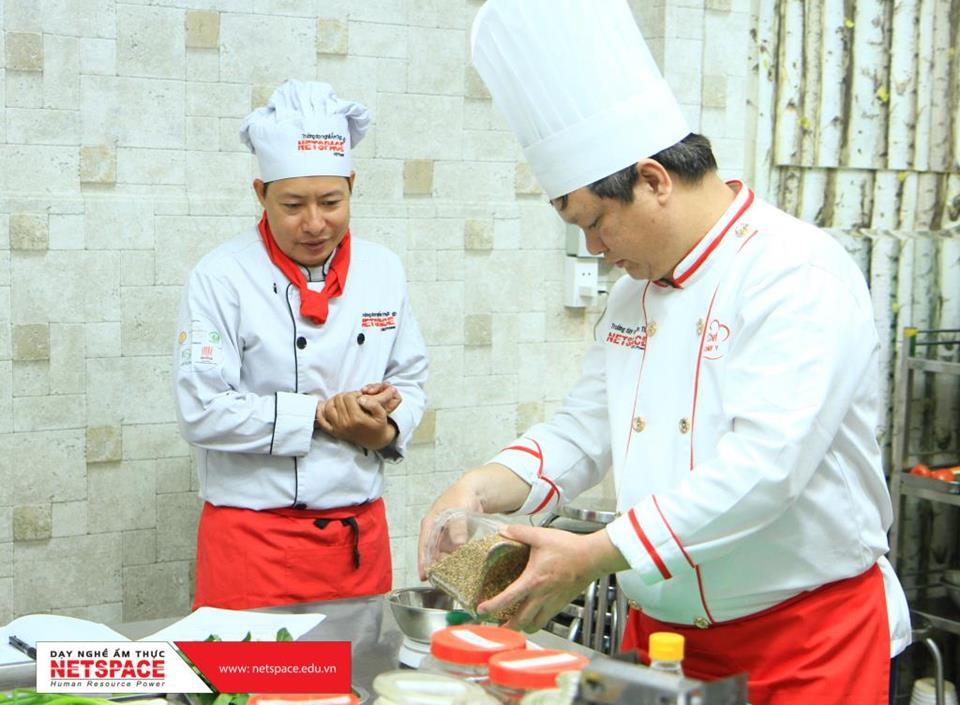 Vợ chồng anh Giao học nấu Phở, Cơm tấm và các món Nhật để kinh doanh