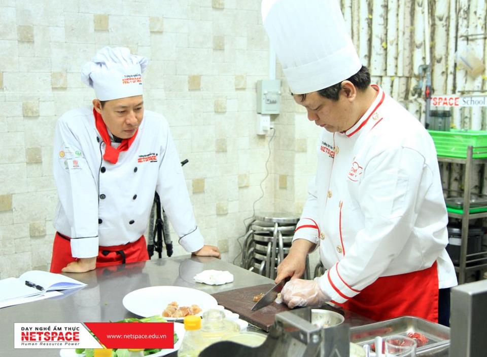 Vợ chồng anh Giao học nấu Phở, Cơm tấm và các món Nhật để kinh doanh