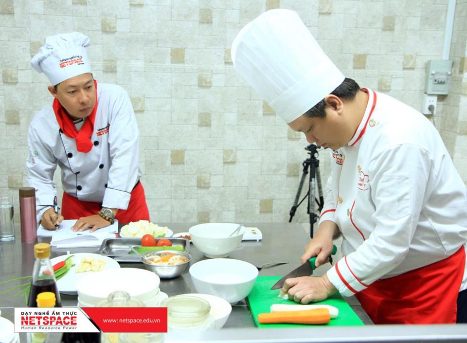 Vợ chồng anh Giao học nấu Phở, Cơm tấm và các món Nhật để kinh doanh