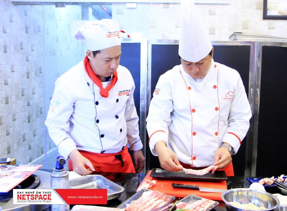 Vợ chồng anh Giao học nấu Phở, Cơm tấm và các món Nhật để kinh doanh