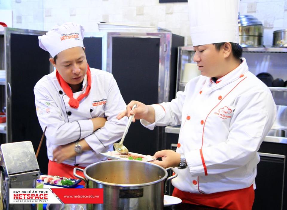 Vợ chồng anh Giao học nấu Phở, Cơm tấm và các món Nhật để kinh doanh