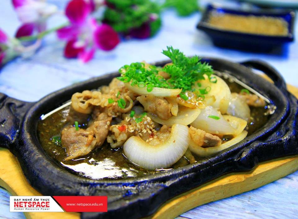 Vợ chồng anh Giao học nấu Phở, Cơm tấm và các món Nhật để kinh doanh