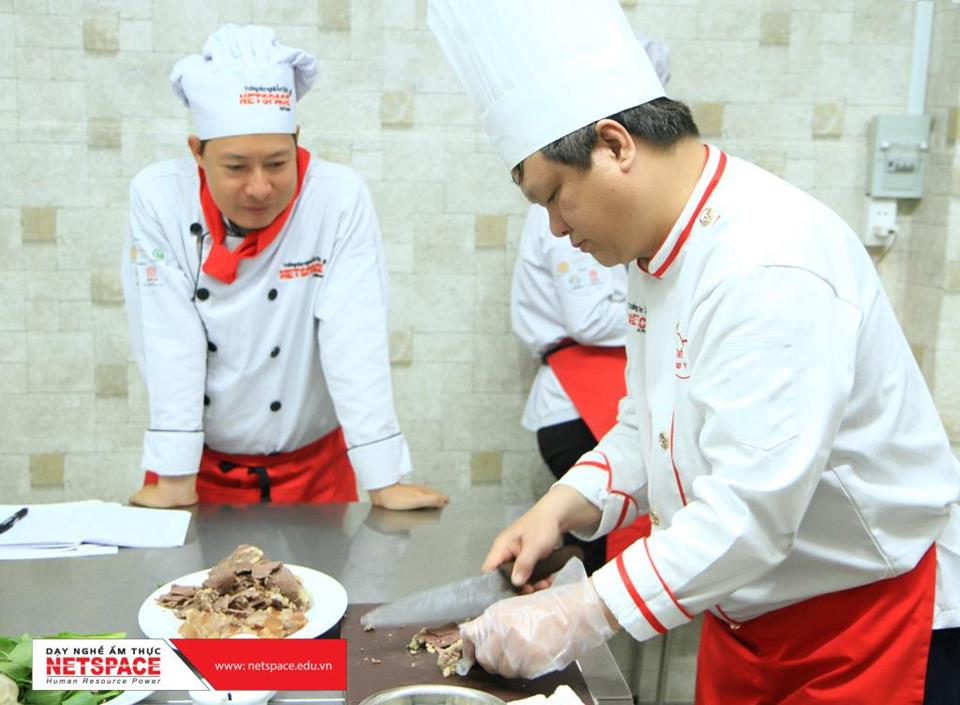 Vợ chồng anh Giao học nấu Phở, Cơm tấm và các món Nhật để kinh doanh