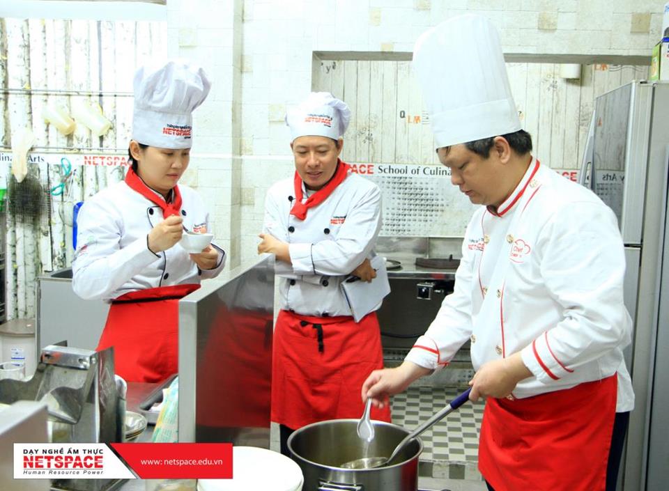 Vợ chồng anh Giao học nấu Phở, Cơm tấm và các món Nhật để kinh doanh