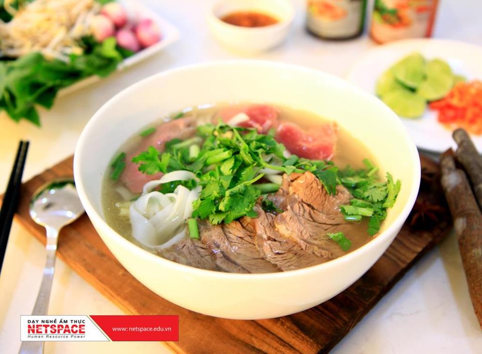 Từ bỏ 12 năm nghề Quản lý xe, anh Lộc theo đuổi đam mê học Công nghệ nấu Phở kinh doanh