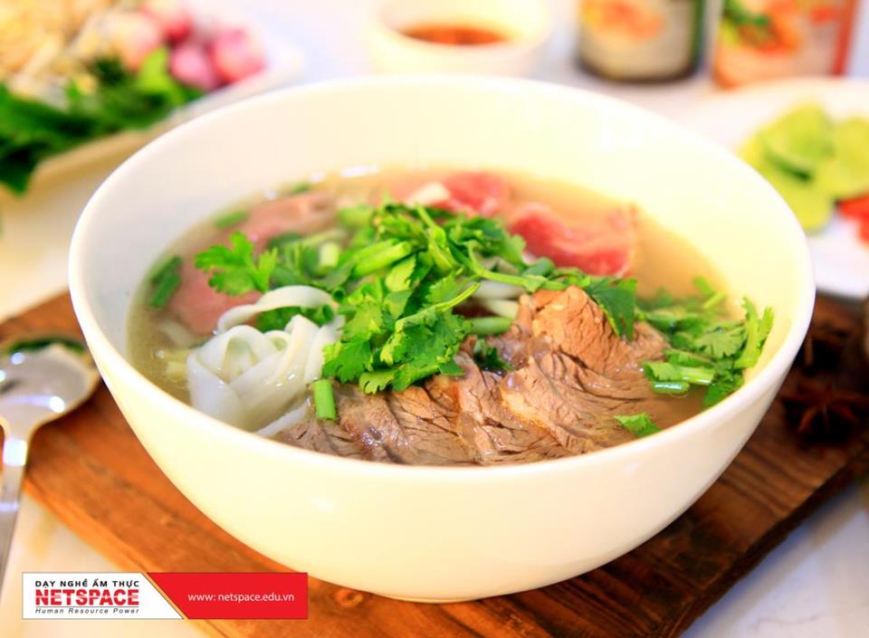 Từ bỏ 12 năm nghề Quản lý xe, anh Lộc theo đuổi đam mê học Công nghệ nấu Phở kinh doanh