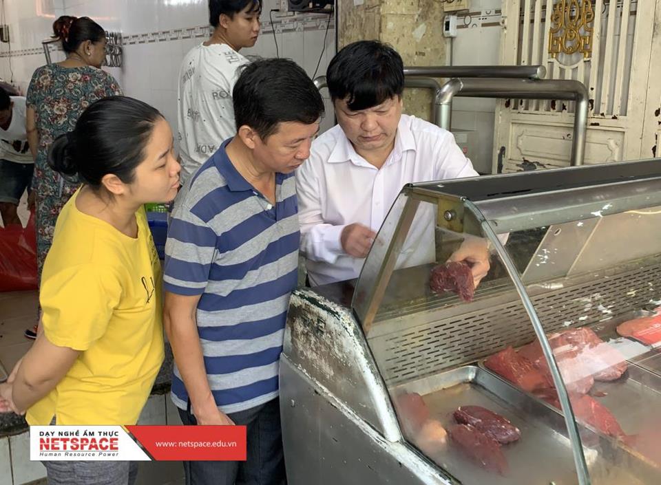 Từ bỏ 12 năm nghề Quản lý xe, anh Lộc theo đuổi đam mê học Công nghệ nấu Phở kinh doanh