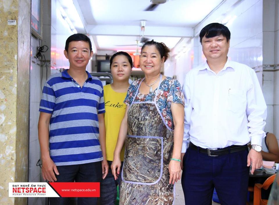 Từ bỏ 12 năm nghề Quản lý xe, anh Lộc theo đuổi đam mê học Công nghệ nấu Phở kinh doanh