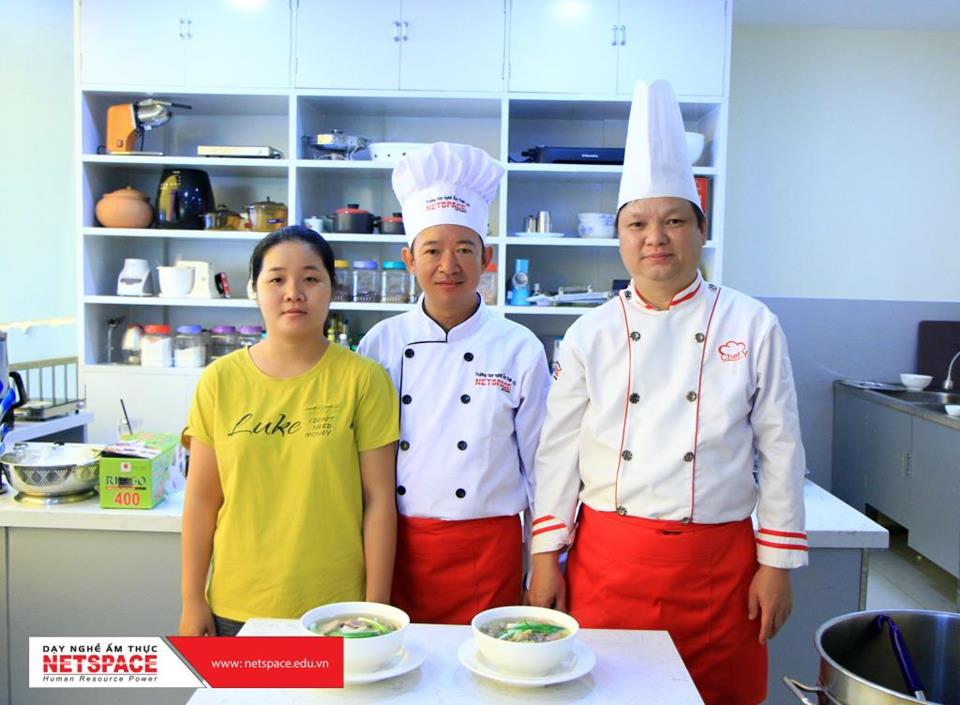 Từ bỏ 12 năm nghề Quản lý xe, anh Lộc theo đuổi đam mê học Công nghệ nấu Phở kinh doanh