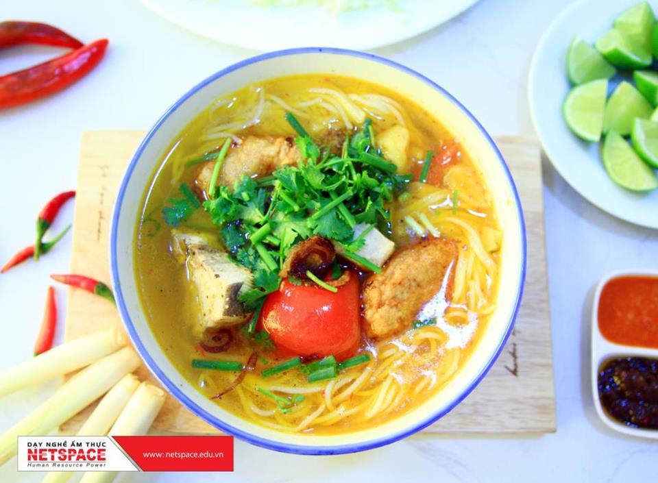 Anh Ngọc học Bún cá Huế để kinh doanh