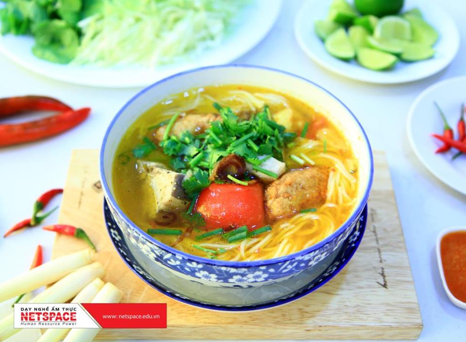 Anh Ngọc học Bún cá Huế để kinh doanh