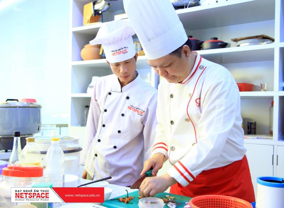 Anh Ngọc học Bún cá Huế để kinh doanh