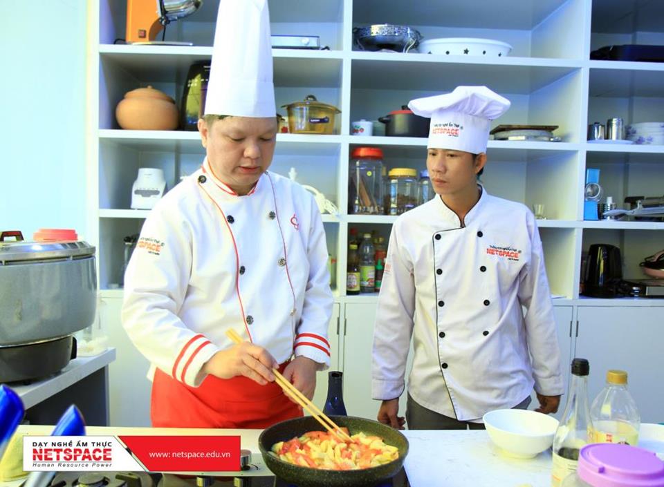 Anh Ngọc học Bún cá Huế để kinh doanh
