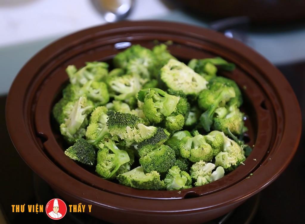 Cách thực hiện số Bông cải xanh lơ oi tỏi (Broccoli with garlic sauce)