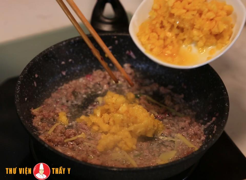 Cách làm Thịt heo chiên sốt khóm cực ngon