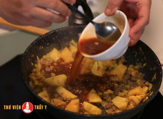 Cách làm Thịt heo chiên sốt khóm cực ngon