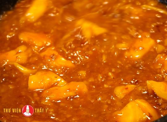 Cách làm Thịt heo chiên sốt khóm cực ngon