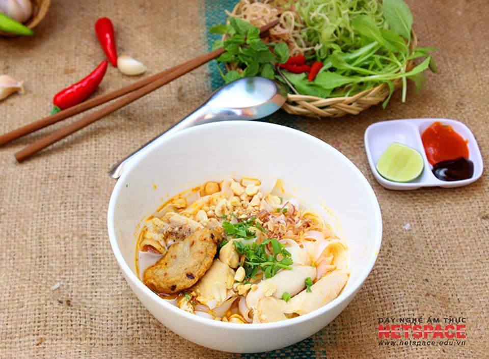 Cách nấu Mì Quảng gà ngon đúng vị Quảng