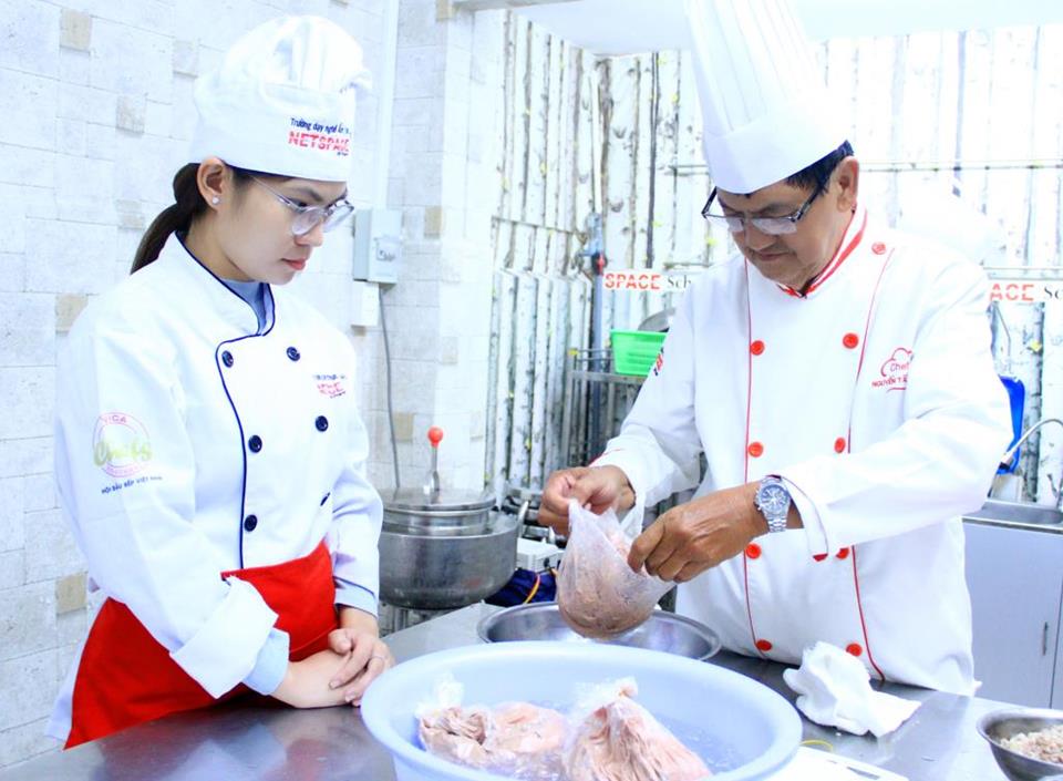 Chị Yến học Bò viên để kinh doanh