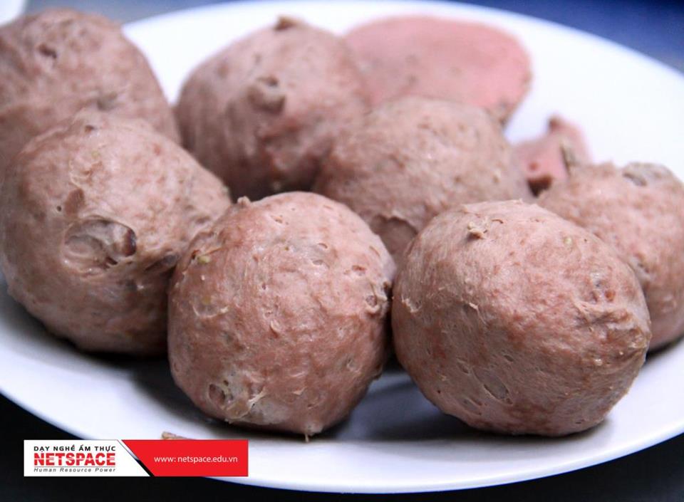 Chị Yến học Bò viên để kinh doanh