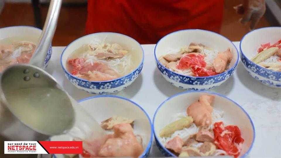GIẢI PHÁP KINH DOANH MÓN BÚN BÒ HUẾ HIỆU QUẢ