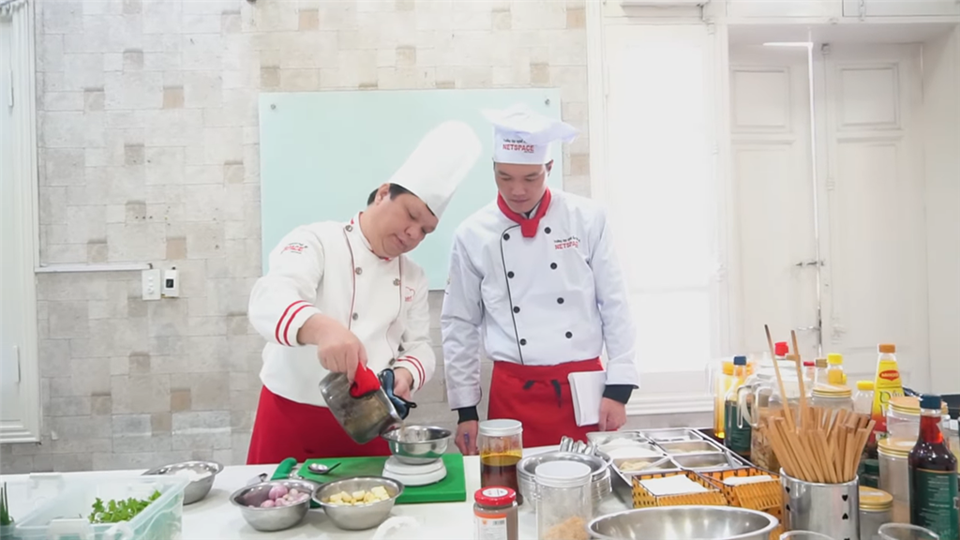 ANH KỶ HỌC BÍ QUYẾT KINH DOANH BÁNH CANH CÁ TẠI HÀ TĨNH