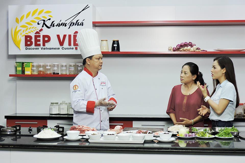 Học bí quyết nấu Bún dọc mùng (Bún Bung)
