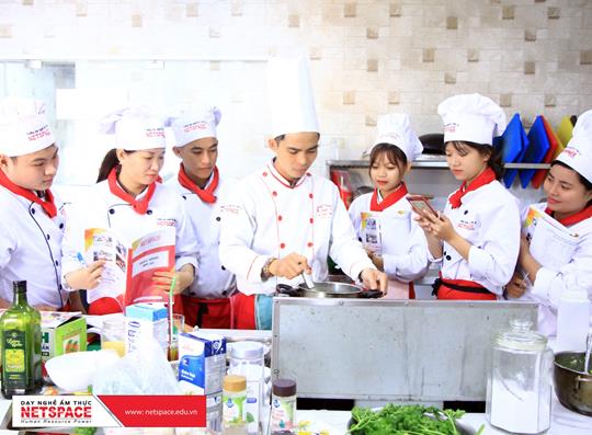 Dạy học nấu món Âu