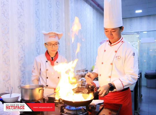 Dạy học nấu món Âu