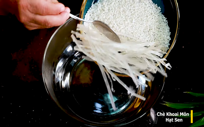 Cách nấu Chè Khoai Môn Hạt Sen theo kiểu Người Hoa thơm ngon, đơn giản