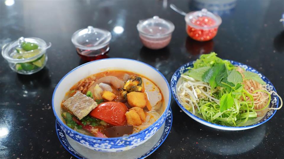Học bí quyết nấu Bún Riêu Cua Ốc
