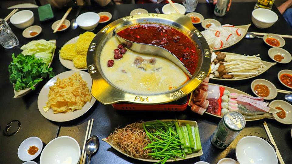 Học bí quyết kinh doanh lẩu tại bàn