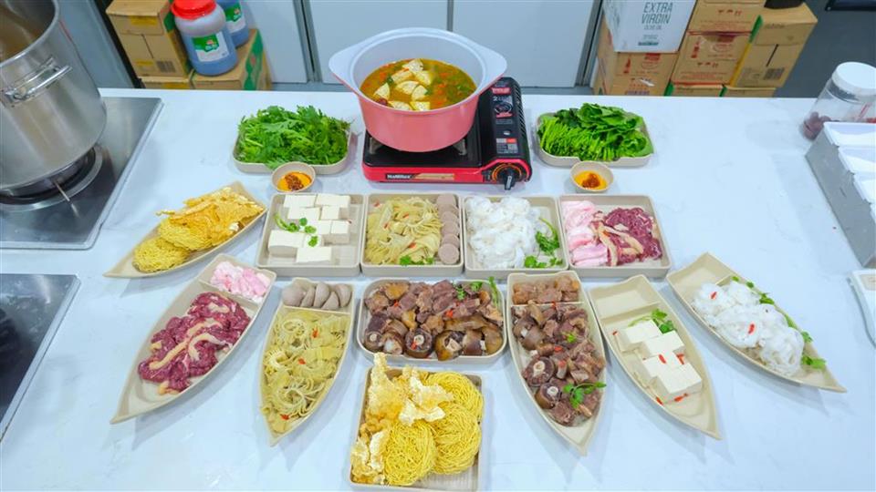 Học bí quyết kinh doanh lẩu tại bàn