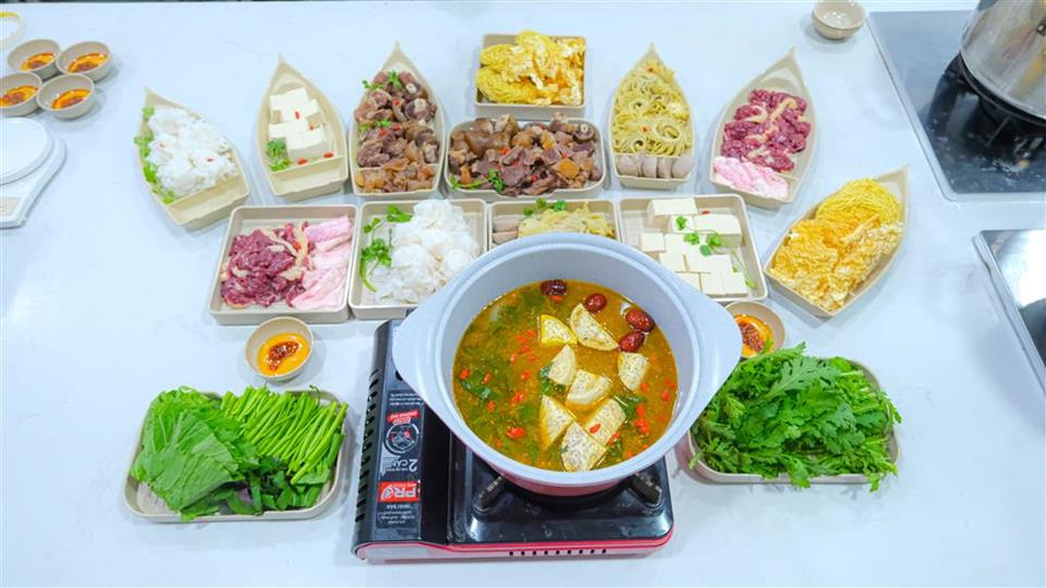 Học bí quyết kinh doanh lẩu tại bàn