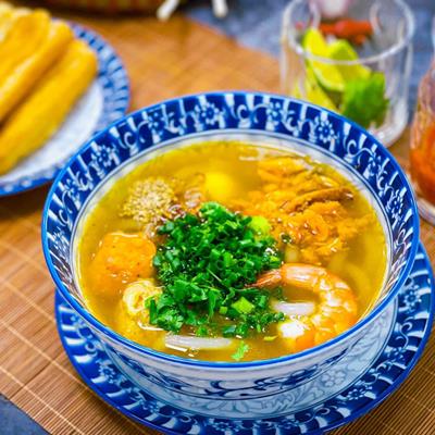 hoc bi quyet nau banh canh